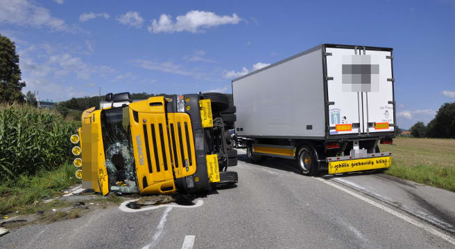Lastwagen in Gunzgen gekippt
