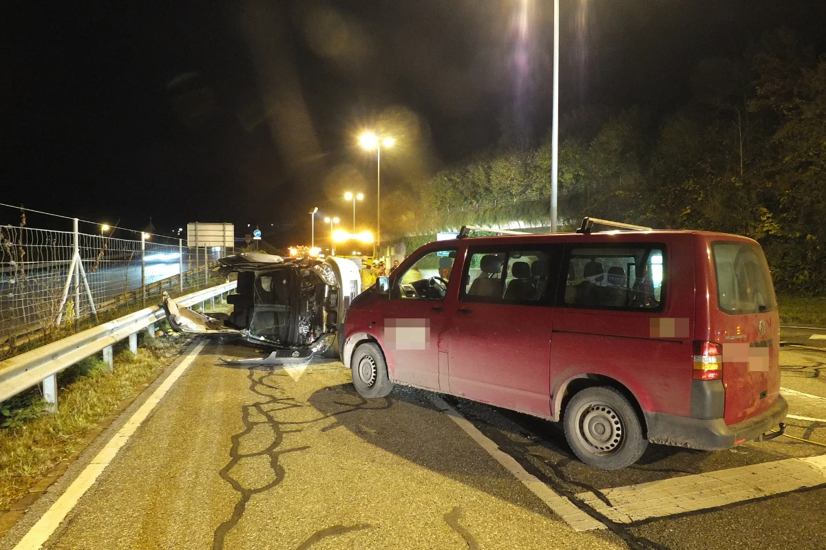 Nach Crash in Murg eingeklemmt