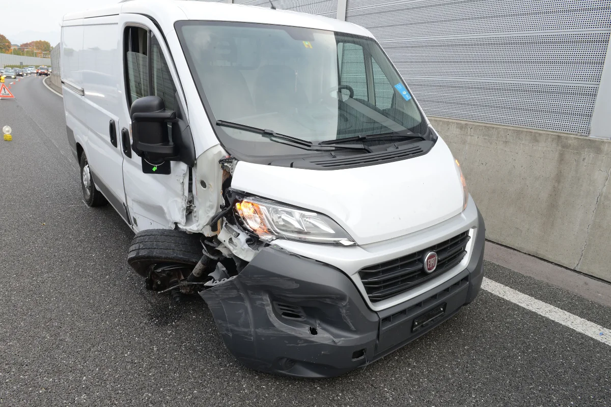 Emmen: Massiver Stau nach Alleinunfall auf der A2