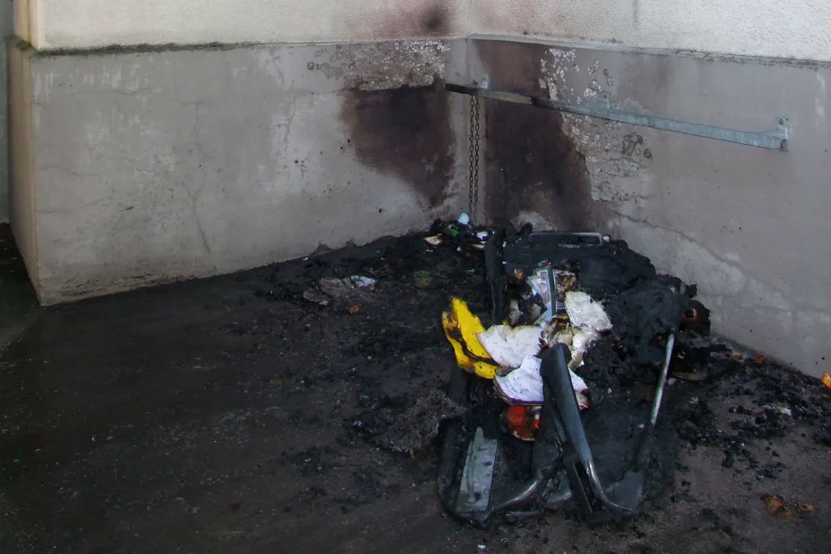 Bad Ragaz SG - Abfallcontainer fängt Feuer