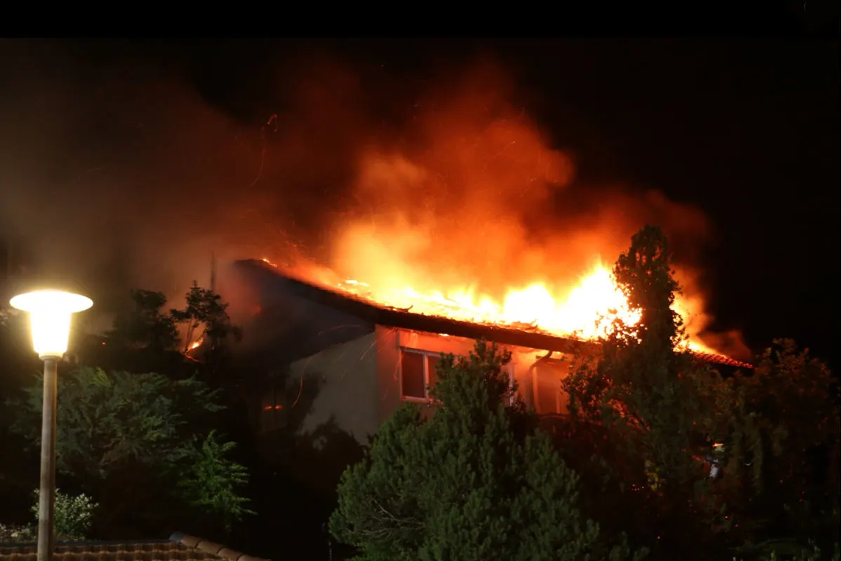 Bäretswil ZH - Brand eines Einfamilienhauses