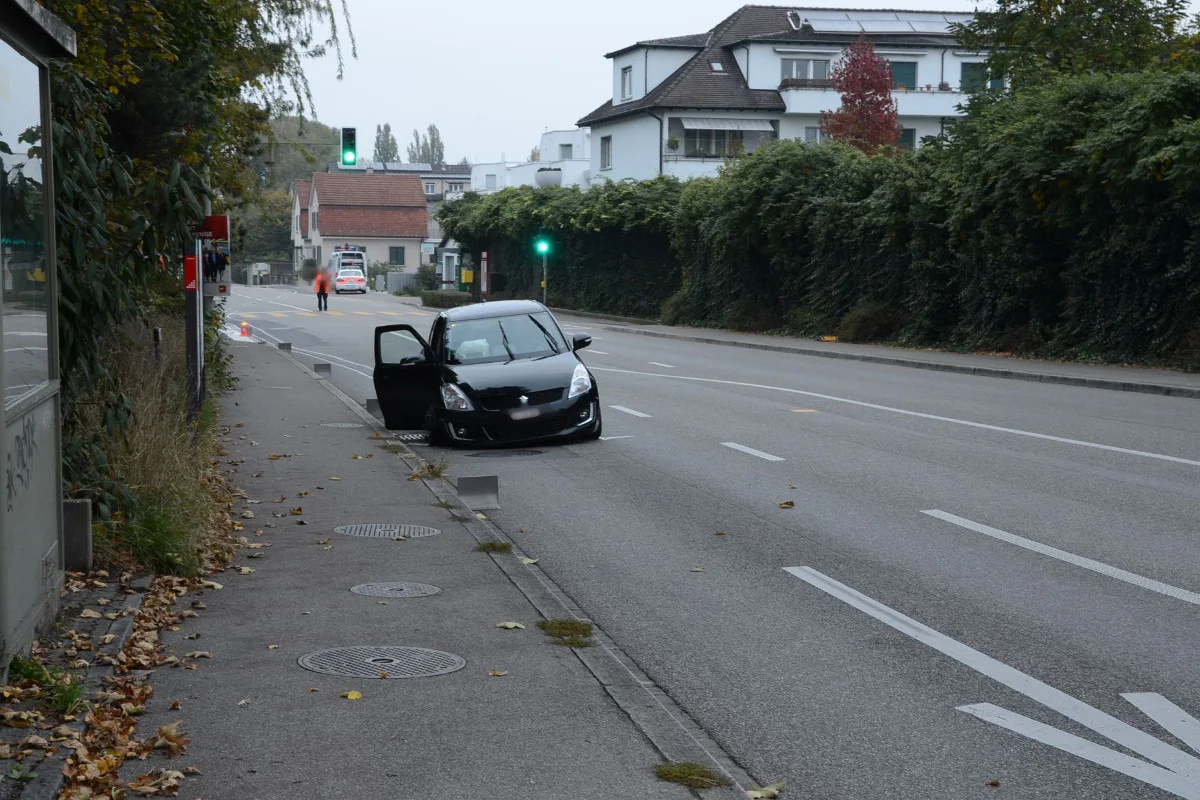 Autolenkerin ohne Führerausweis verunfallt unter Alkoholeinfluss