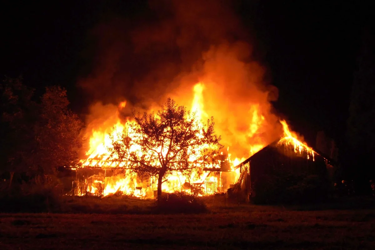 Brand zerstört Scheune in Gontenschwil AG