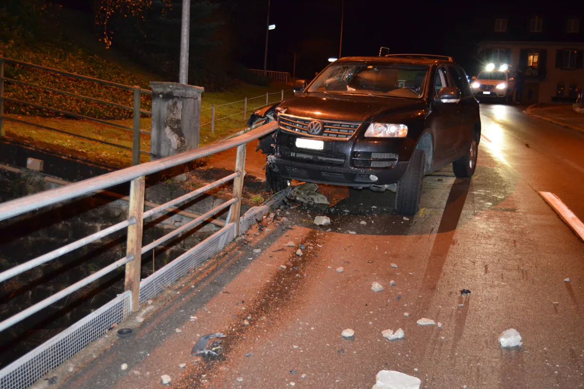In Herisau VW gegen Geländer gefahren