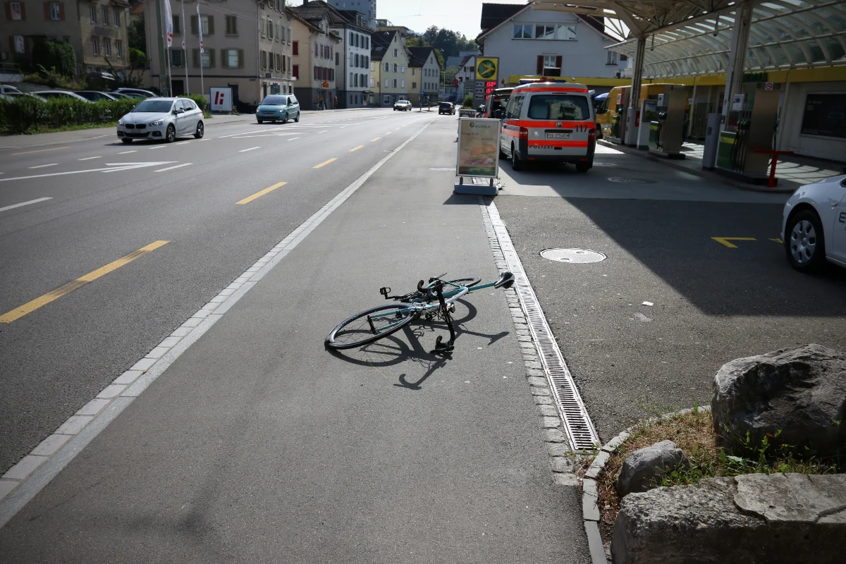 St. Gallen SG - Autolenker kollidiert mit Radfahrer