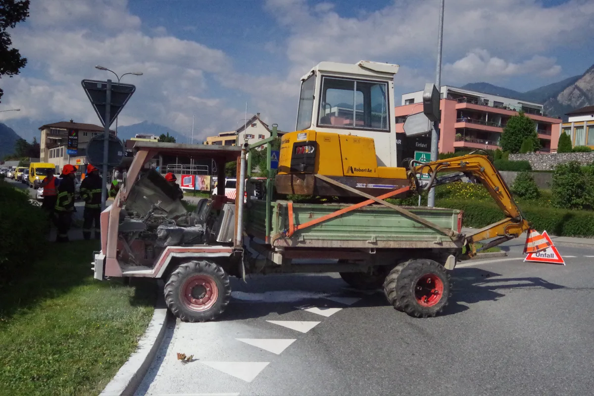 Motorkarren im Kreisel Masans ausgebrannt
