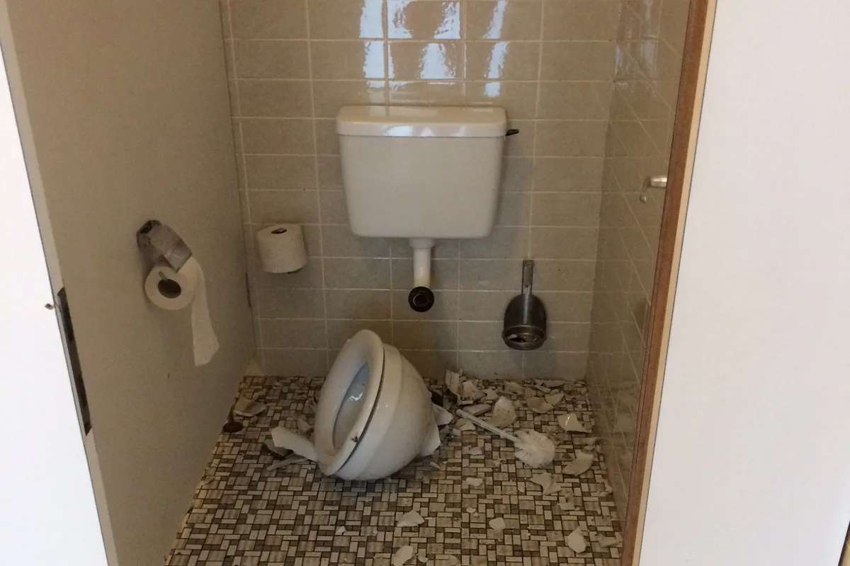 Meggen LU - Sachbeschädigungen an drei WC-Anlagen - Zeugenaufruf