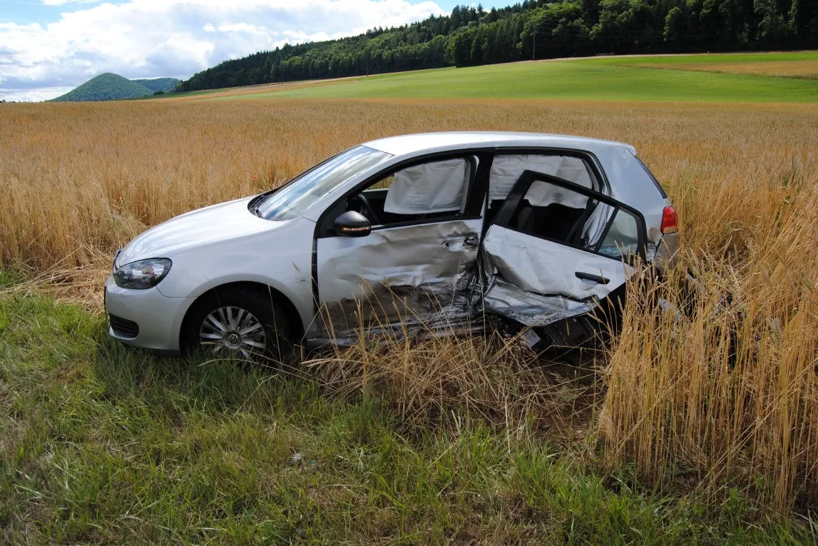 Neunkirch SH - Seitliche Frontalkollision zwischen zwei Autos