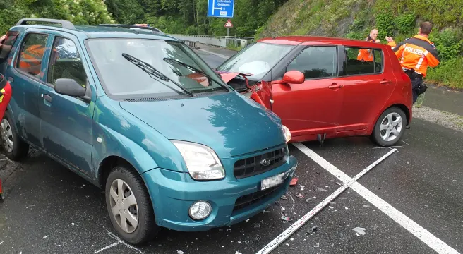 Frontalcrash in Neuhaus fordert drei Verletzte
