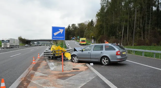 Kleinandelfingen: Alleinunfall auf der A4 fordert Schwerverletzte