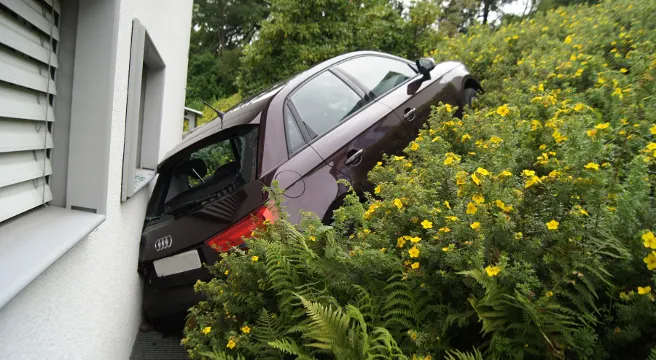 Zug: Auto macht sich selbstständig