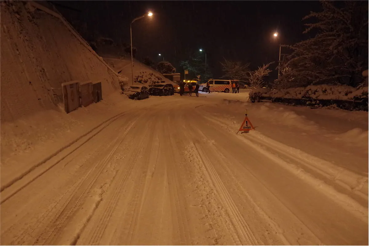 Chur GR - Schnee bringt Verkehr teilweise zum Erliegen