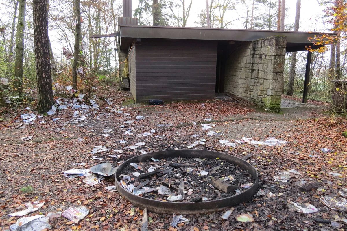 Zeugenaufruf aus Bözberg AG: Vandalismus bei Jägerhütte