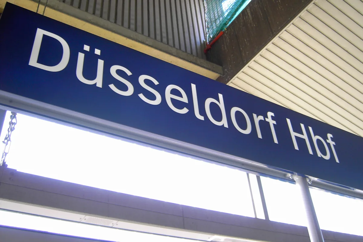 Düsseldorf NRW - 36-Jähriger verletzt bei Axt-Angriff am HB sieben Menschen