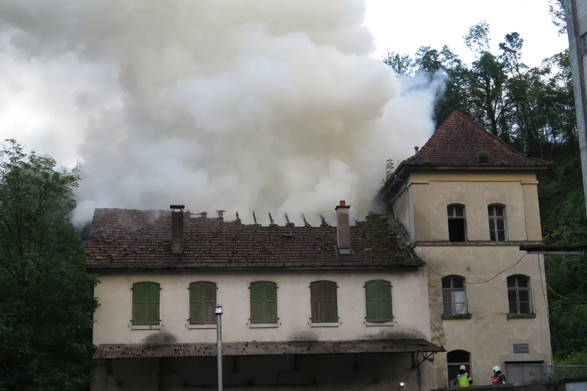 Brand richtet in Laufen grossen Schaden an