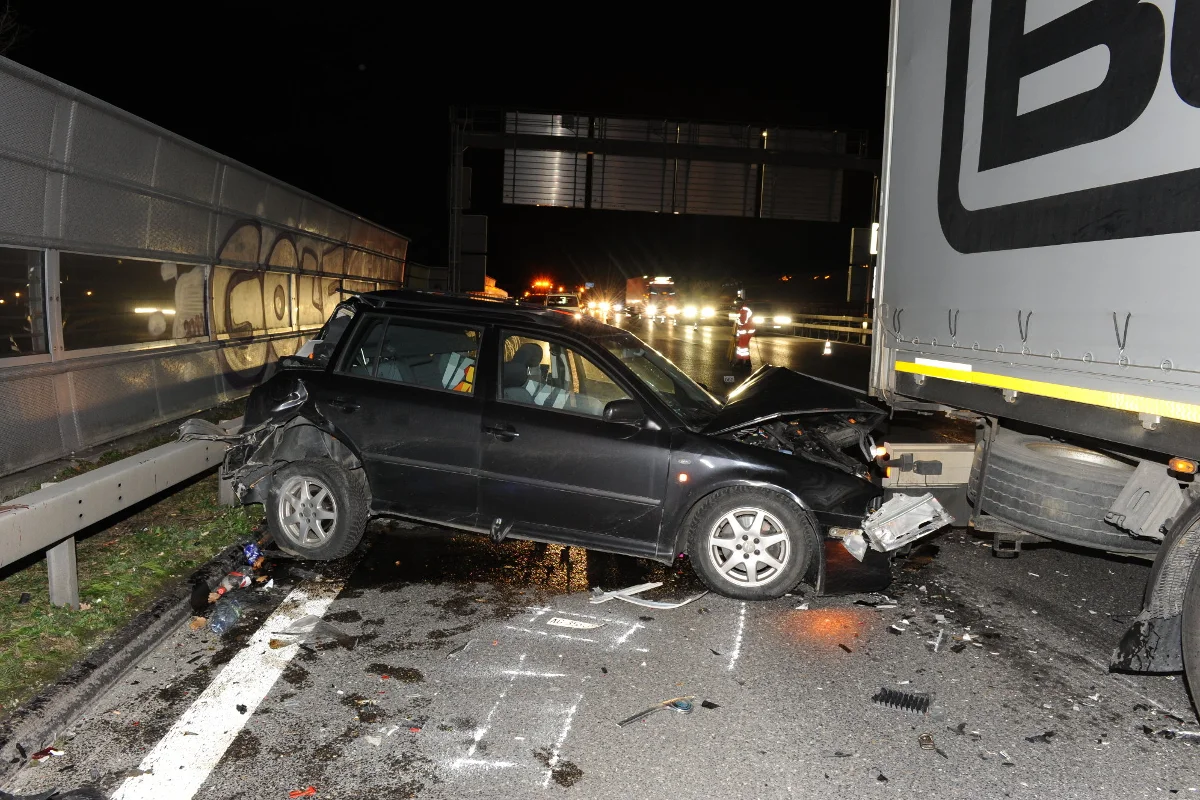 Sechs Verletzte bei heftigem Crash auf der A1 in Geroldswil