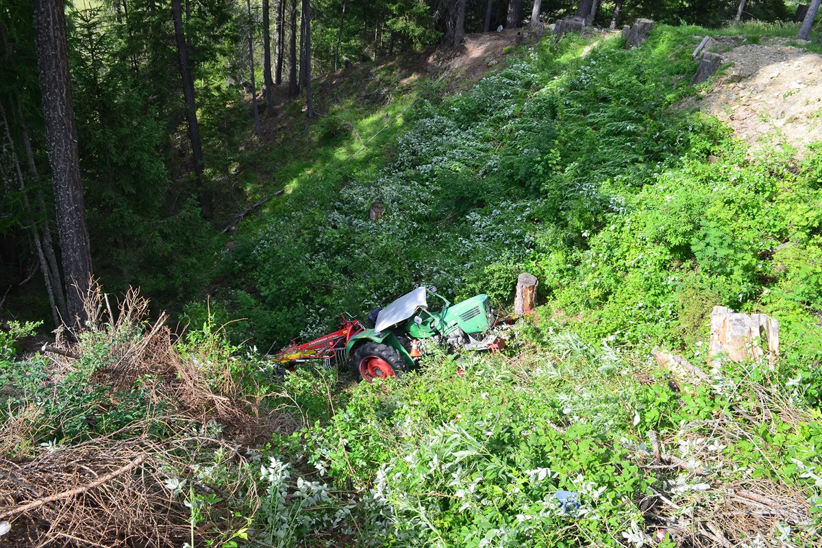Alleinunfall mit Traktor in Zernez fordert Schwerverletzte