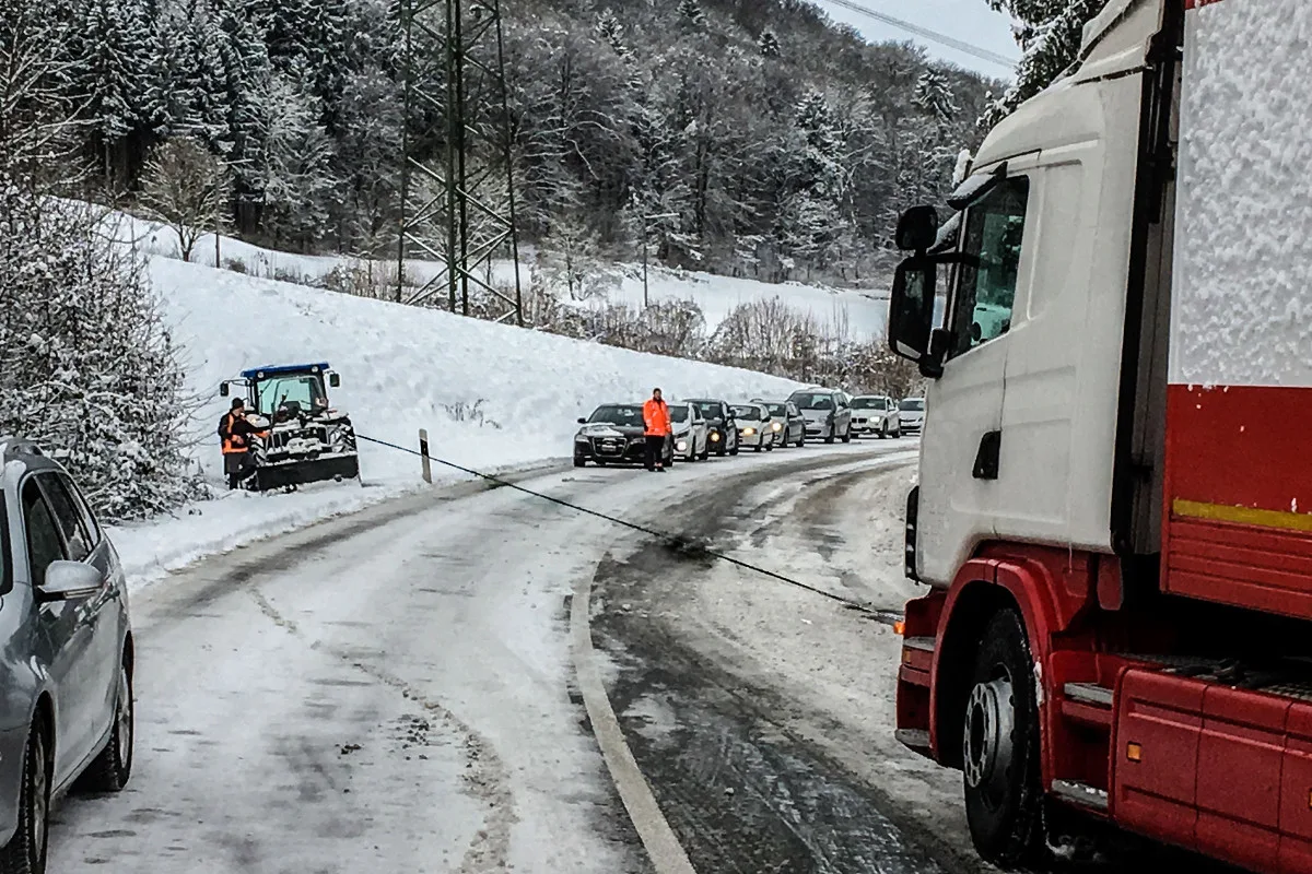 Kanton Zürich ZH - Rund 40 Unfälle durch einsetzende Schneefälle