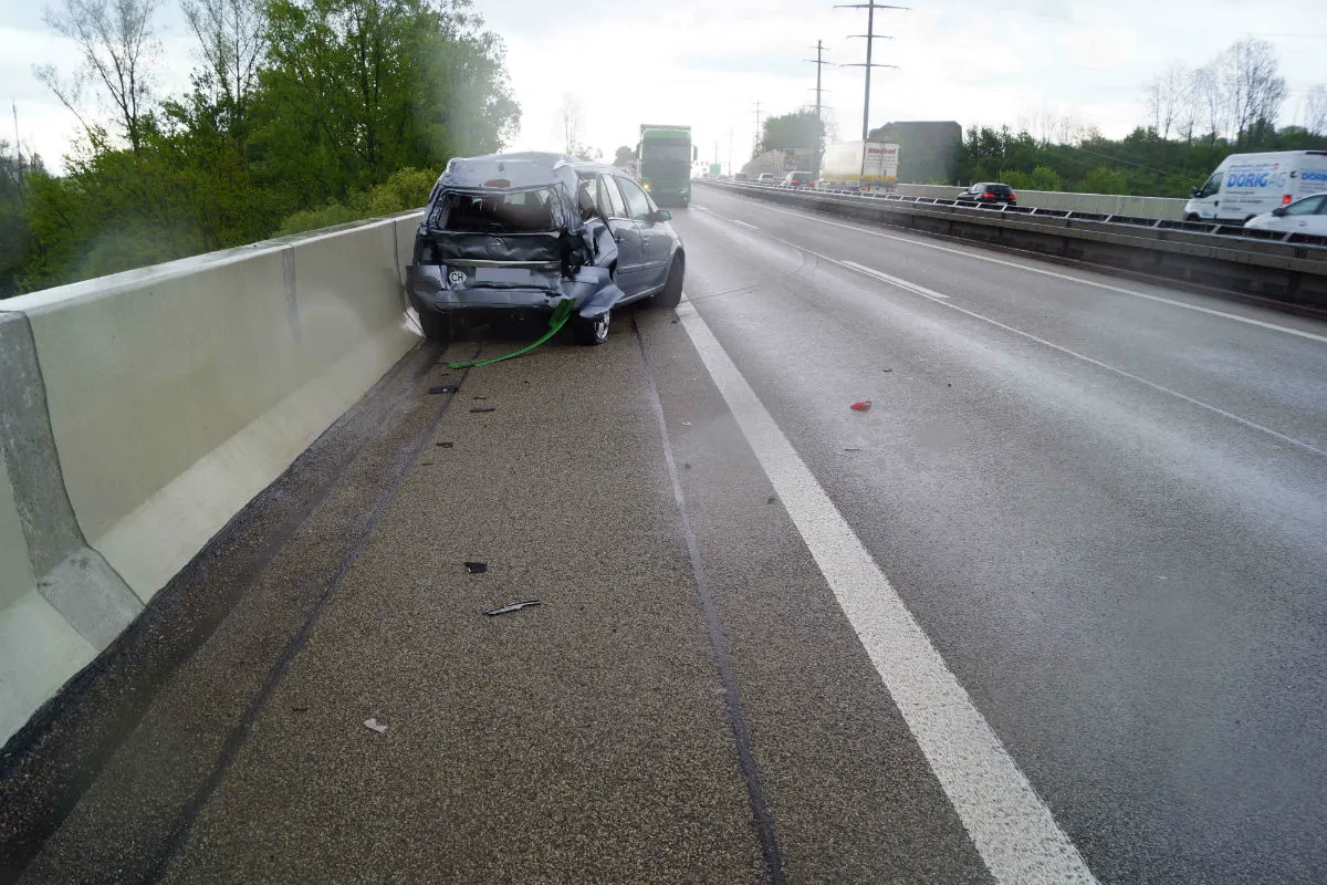 Risch Rotkreuz ZG - Kleinkind bei Horrorunfall schwer verletzt - Zeugenaufruf