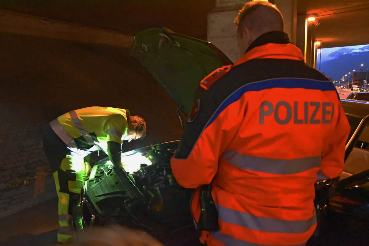 Kanton SZ - 124 Fahrzeuge mit mangelhafter Beleuchtung unterwegs