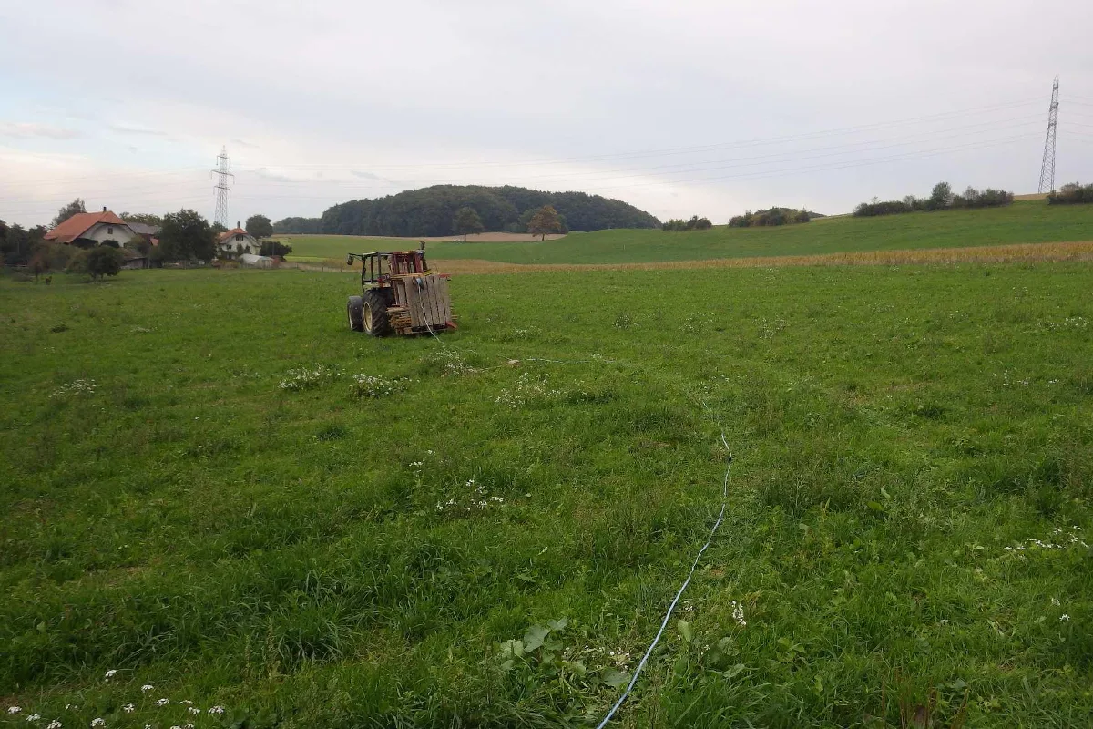 In Düdingen von Traktor überrollt und schwer verletzt