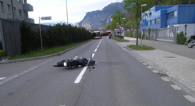 Motorradfahrer verletzt sich bei Kollision in Altdorf
