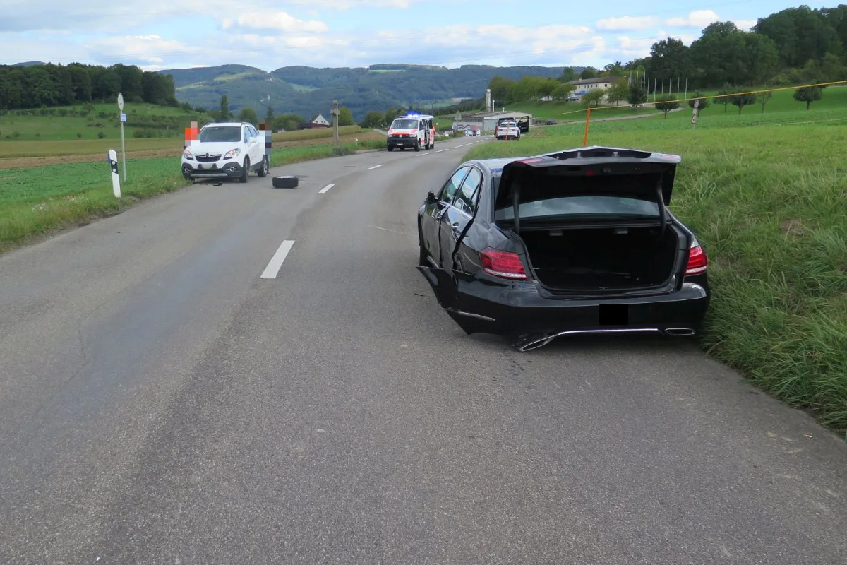 Zwei Verletzte bei seitlicher Kollision in Ettingen