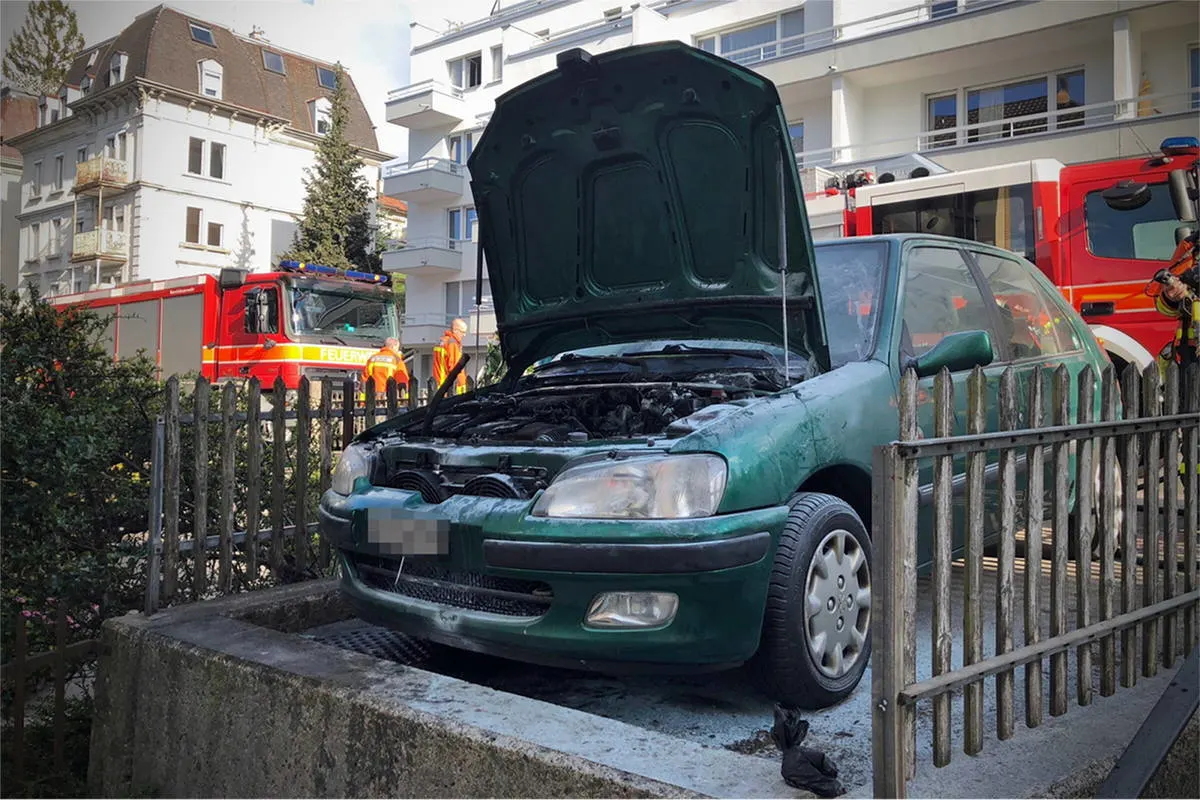 St.Gallen SG - Auto gerät in Brand