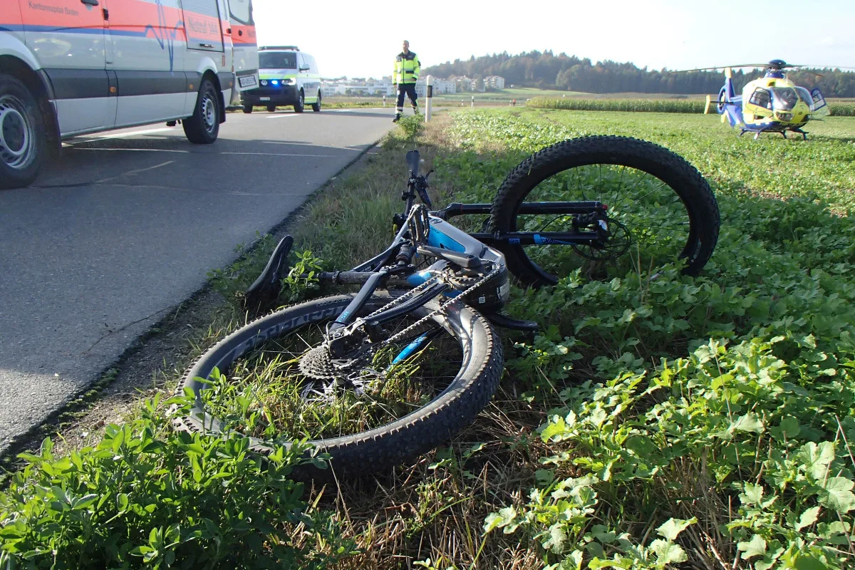 Fislisbach AG - Helikoptereinsatz nach schwerem Verkehrsunfall