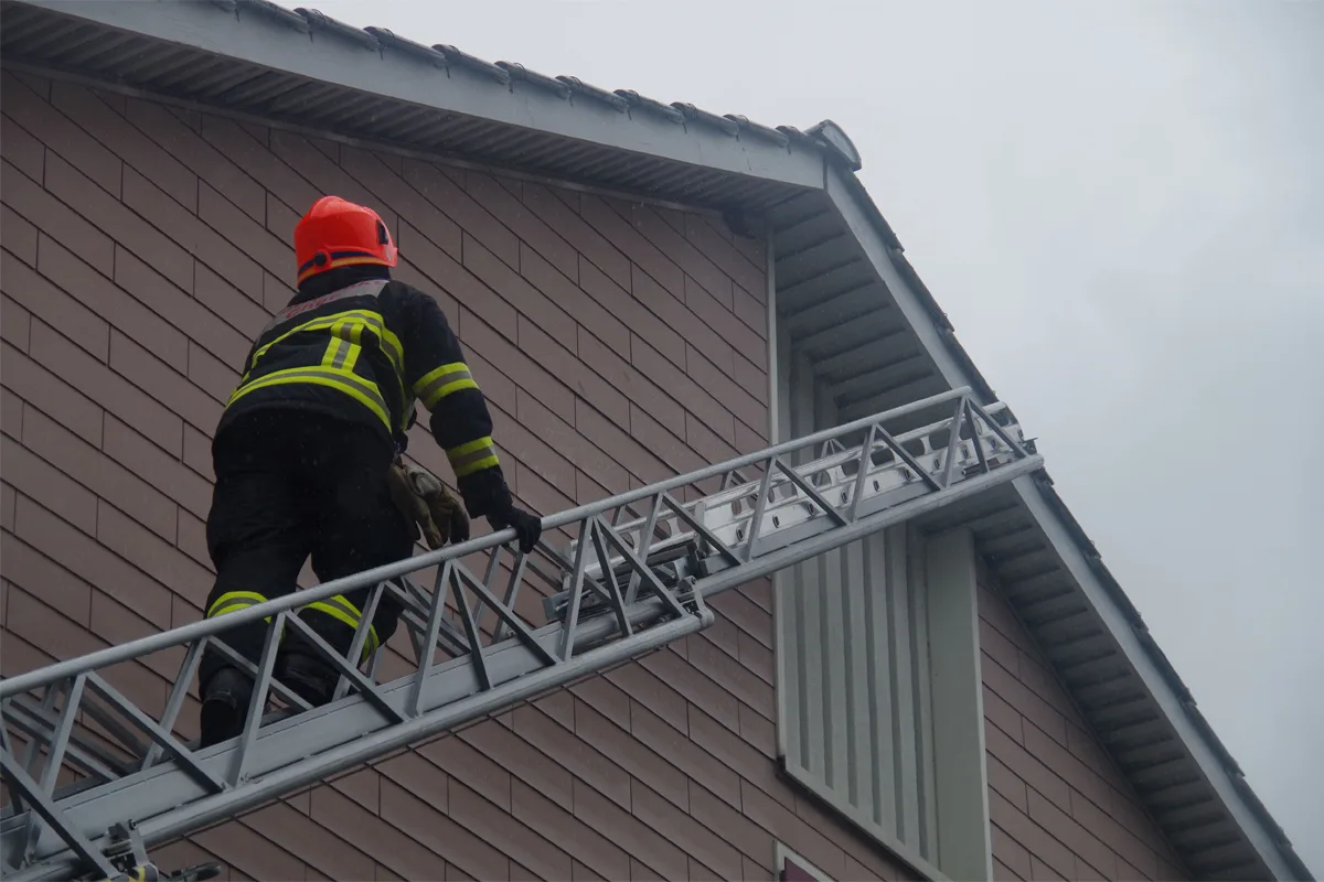 Rizenbach BE - Bauernhaus durch Brand zerstört