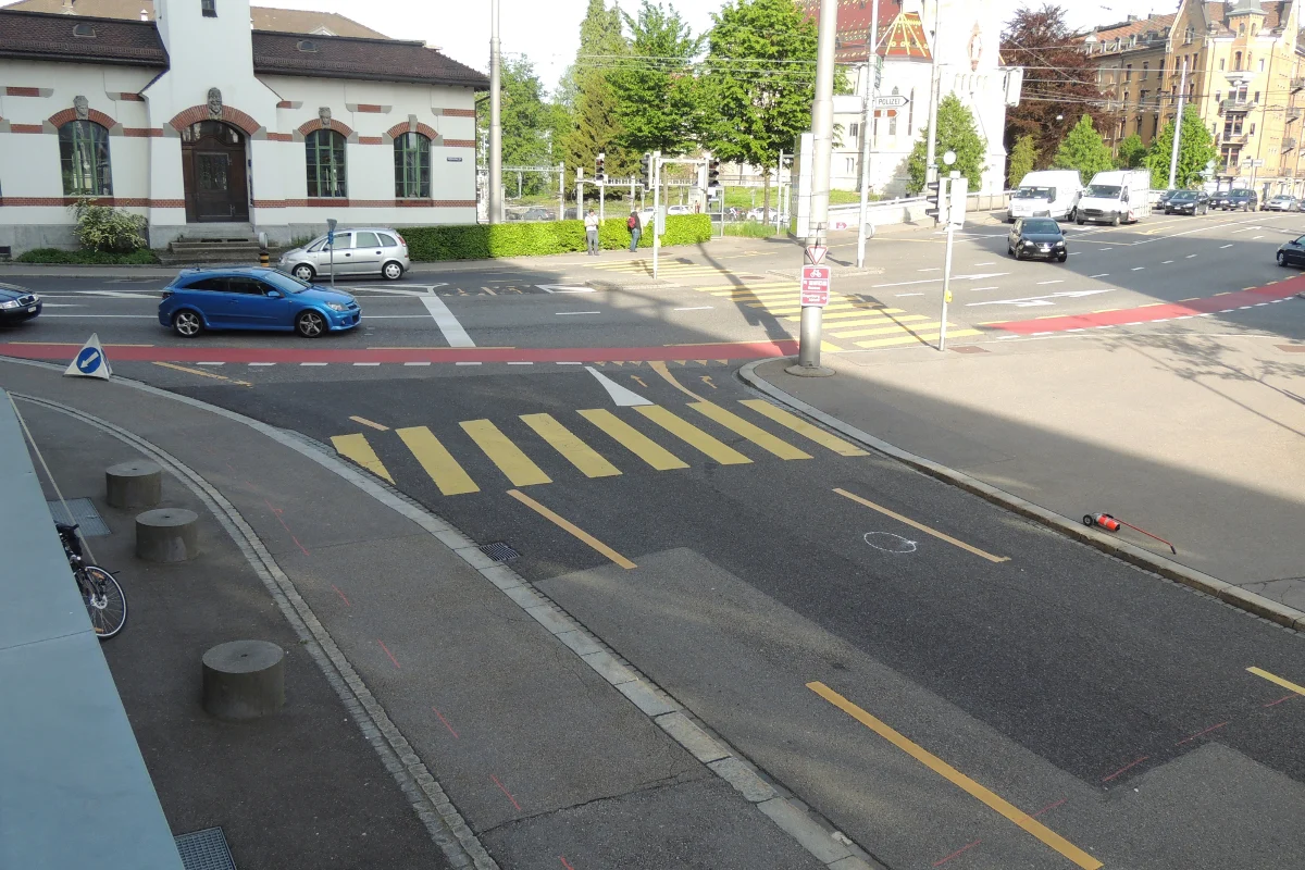 St. Gallen: Velofahrer prallt gegen Fussgängerin