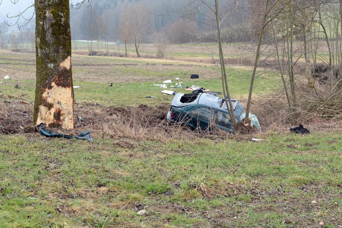 St. Urban LU - Autofahrerin (†30) stirbt bei Selbstunfall
