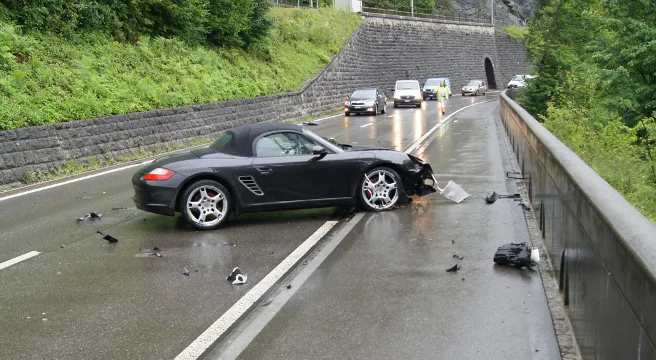 27-Jährige schrottet in Oberwil bei Zug ihren Porsche