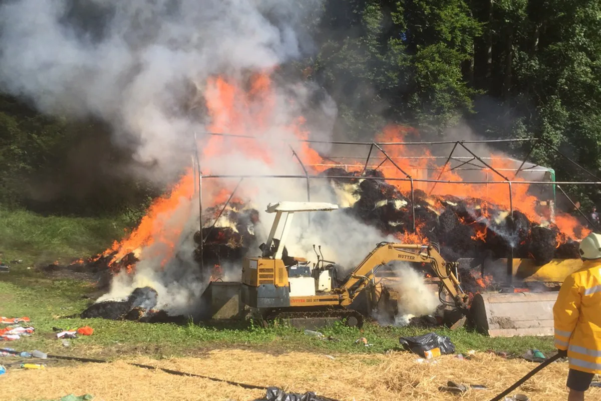 Schreck am OpenAir St. Gallen - Zelte mit Stroh in Vollbrand