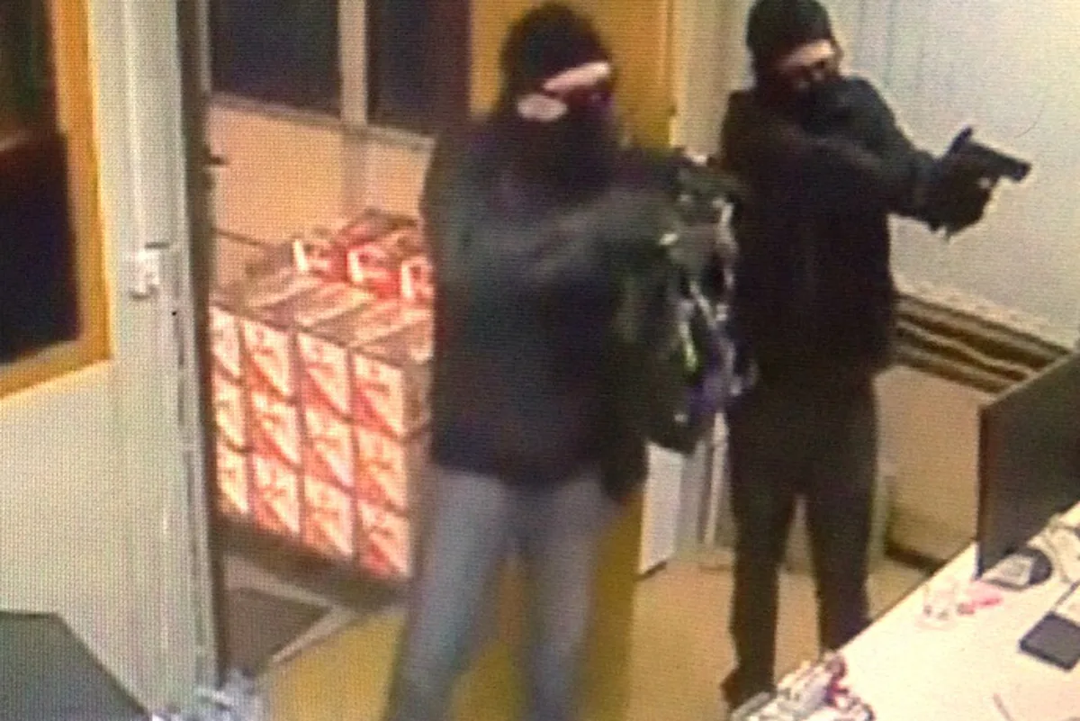 Fahndung aus Frauenfeld! Bewaffnet Geschäft überfallen