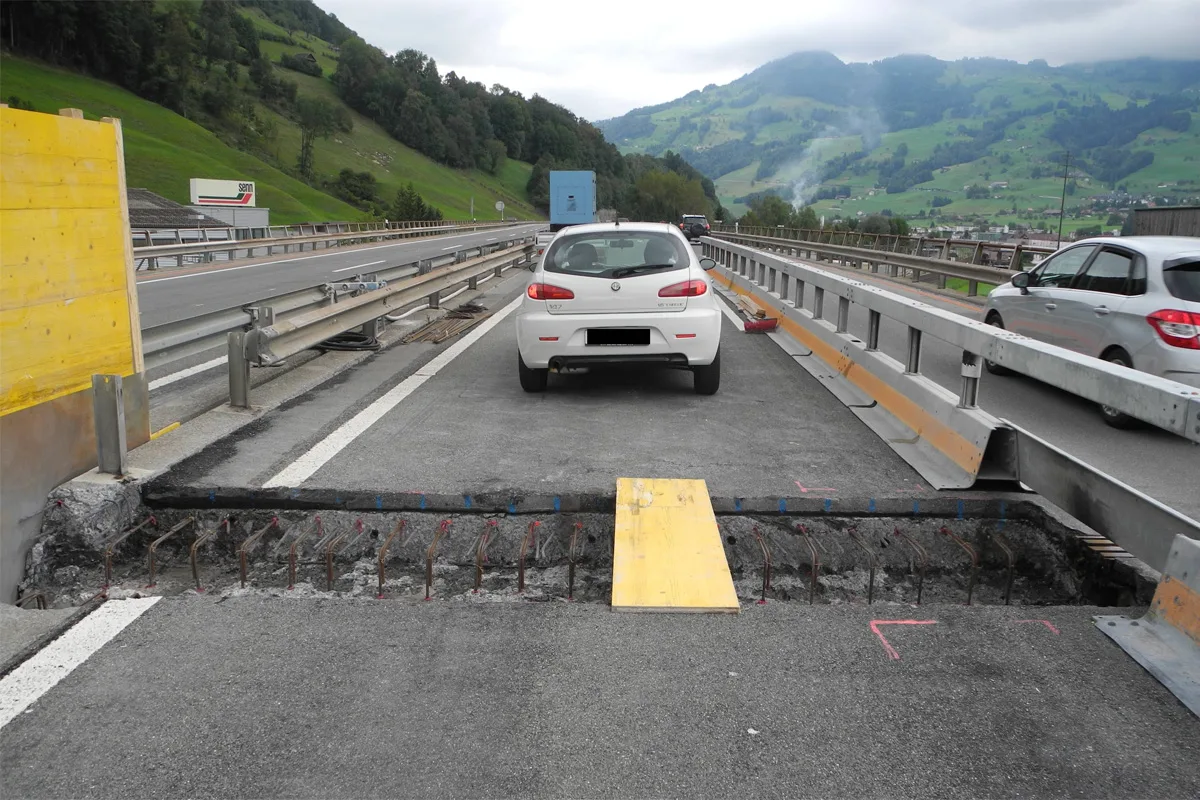 Ingenbohl SZ: Automobilistin fährt in Baustellenbereich