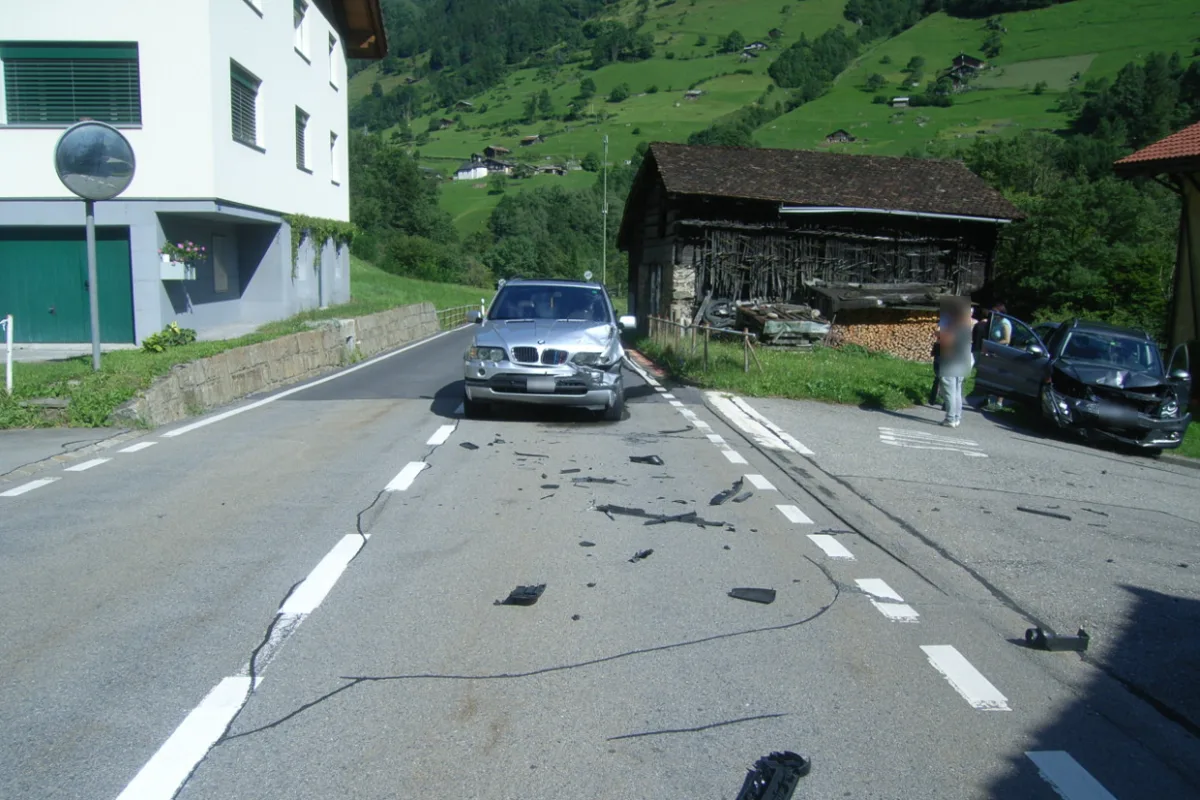 Gurtnellen UR - Verletzte bei Frontalcrash