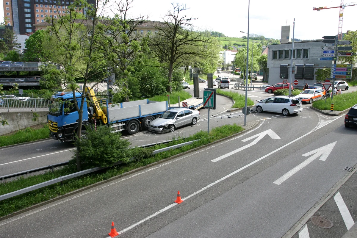 Verkehrsunfall bei St. Galler Autobahneinfahrt - drei Verletzte