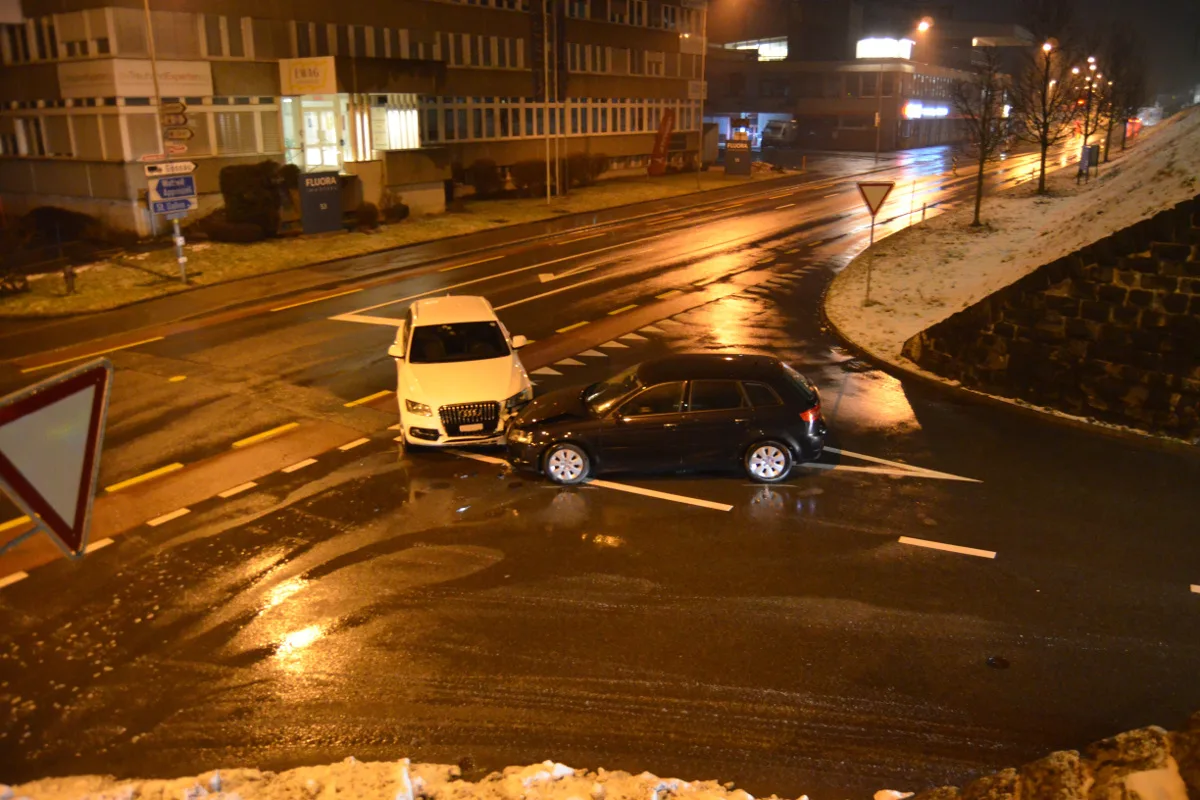 Herisau AR - Beim Abbiegen mit Auto kollidiert