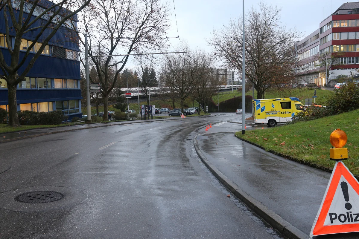 St. Gallen SG - Autofahrer sieht Velolenker nicht