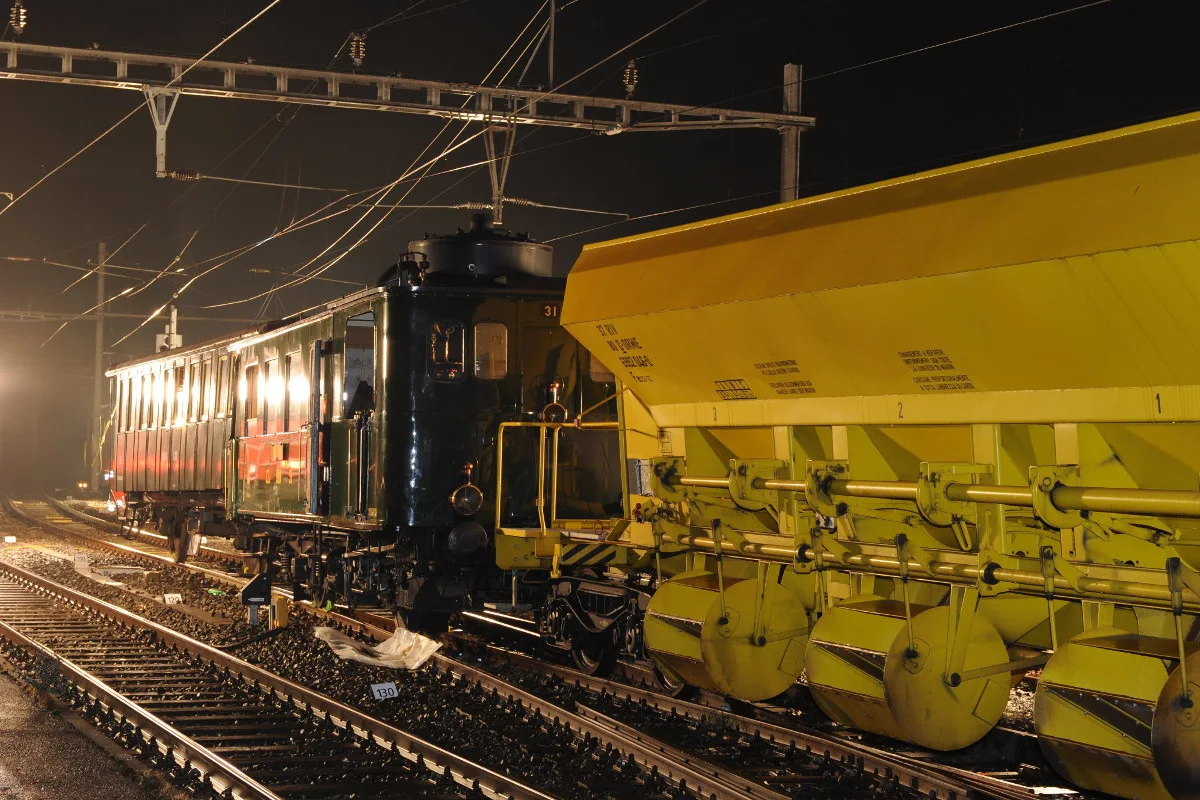 Nostalgiezug prallt in Sihlbrugg gegen Baustellenwagen - 14 Verletzte