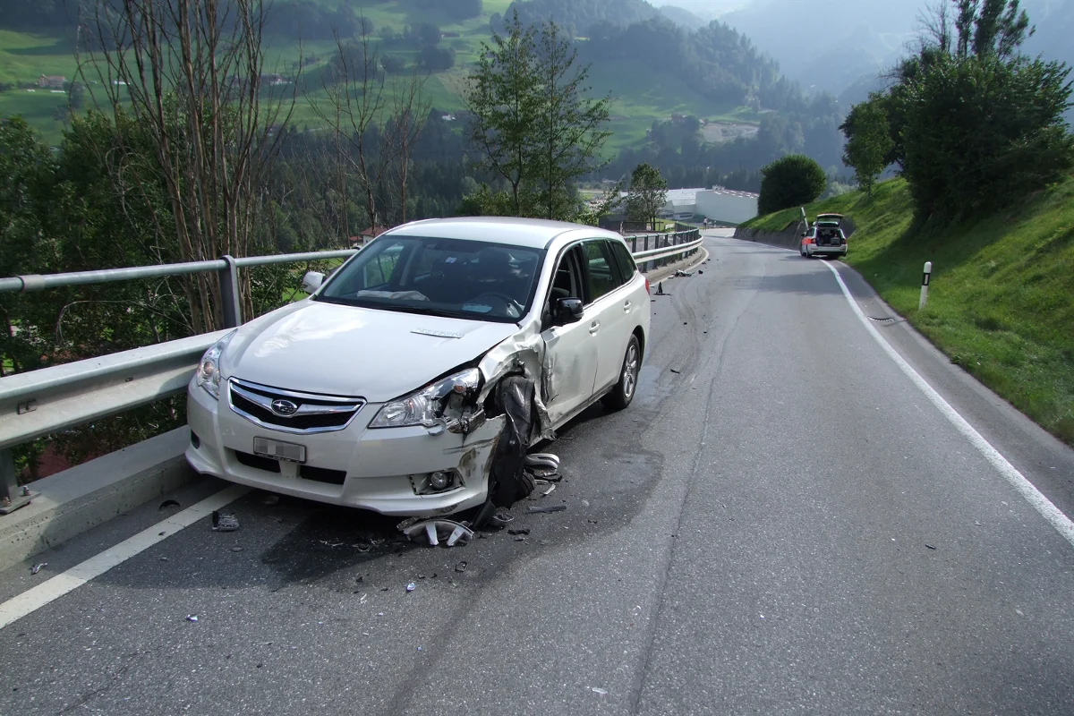 Autos stossen in Seewis GR zusammen