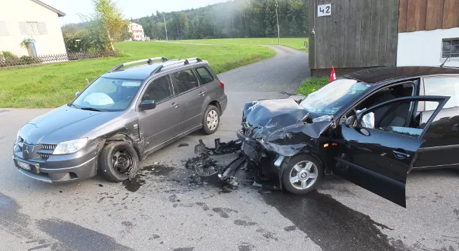 Beim Abbiegen in Ermenswil kollidiert