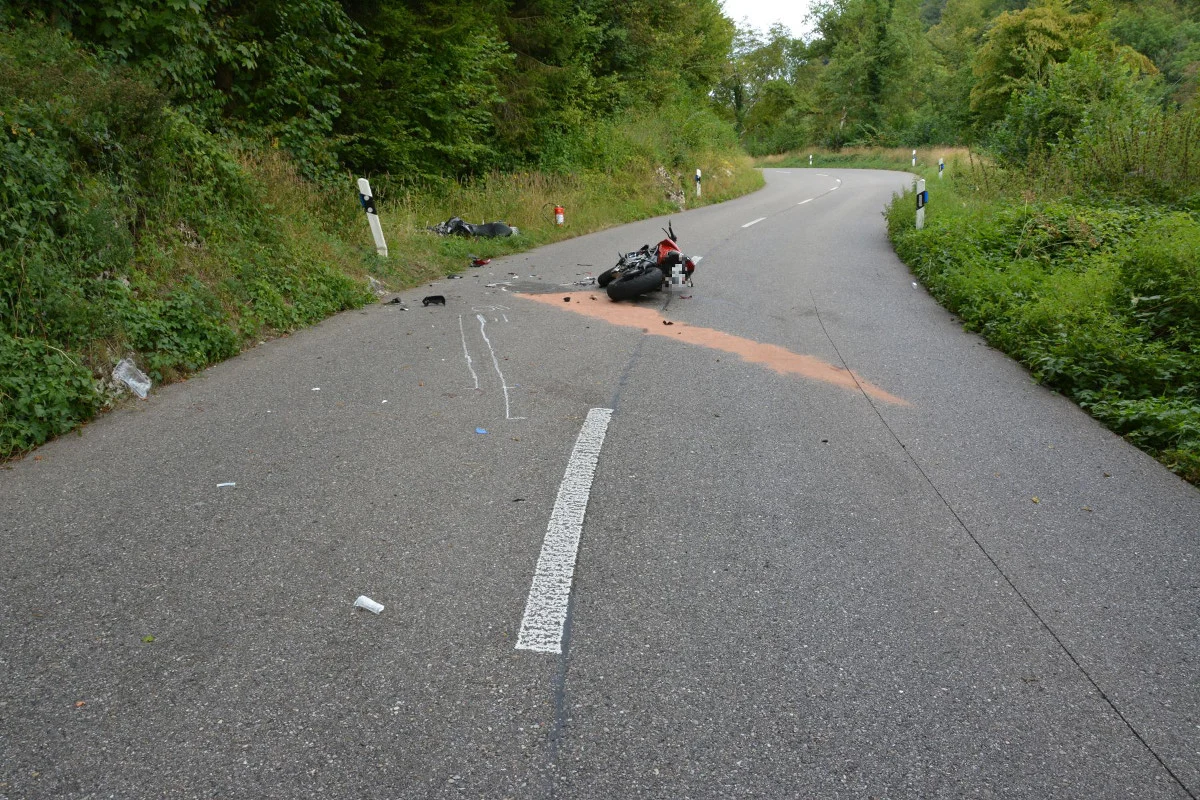 Frontalcrash in Duggingen BL fordert zwei Verletzte - Rega im Einsatz
