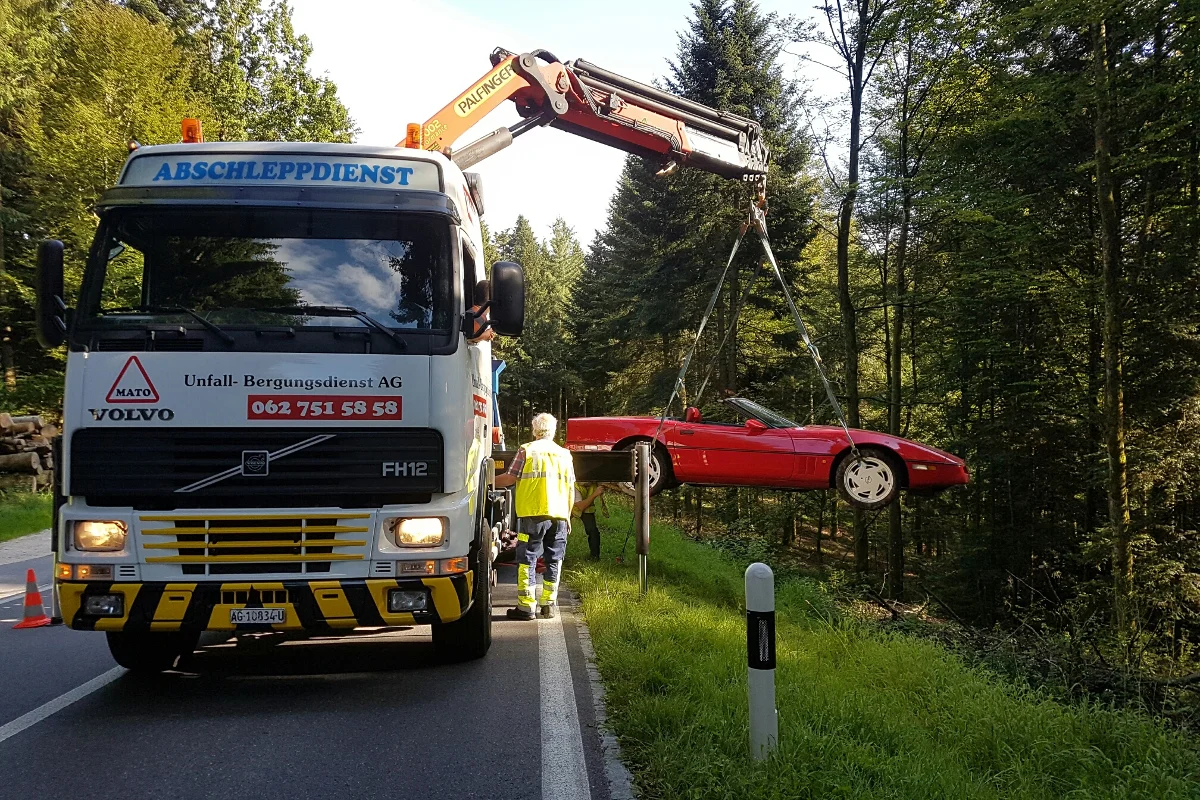 Murgenthal: Neulenker (18) verunglückt mit Chevrolet Corvette