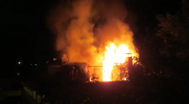 Brand eines Terrassenaufbaus in Geroldswil