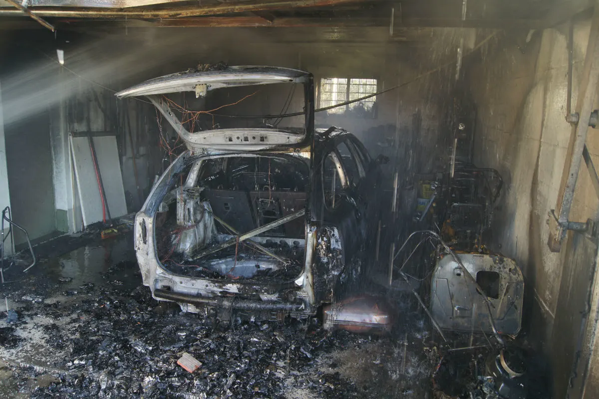 Cham: Brand in Einfamilienhaus zerstört Auto