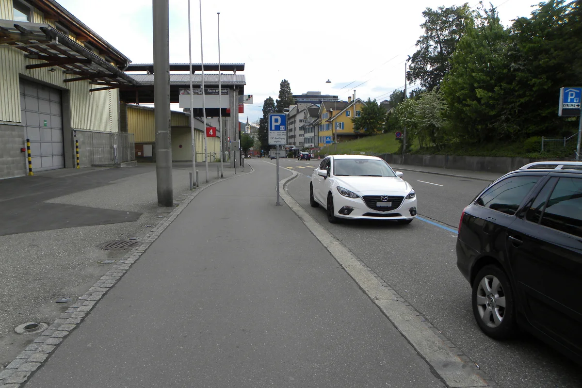 Velofahrerin kollidiert in St. Gallen mit Fussgängerin