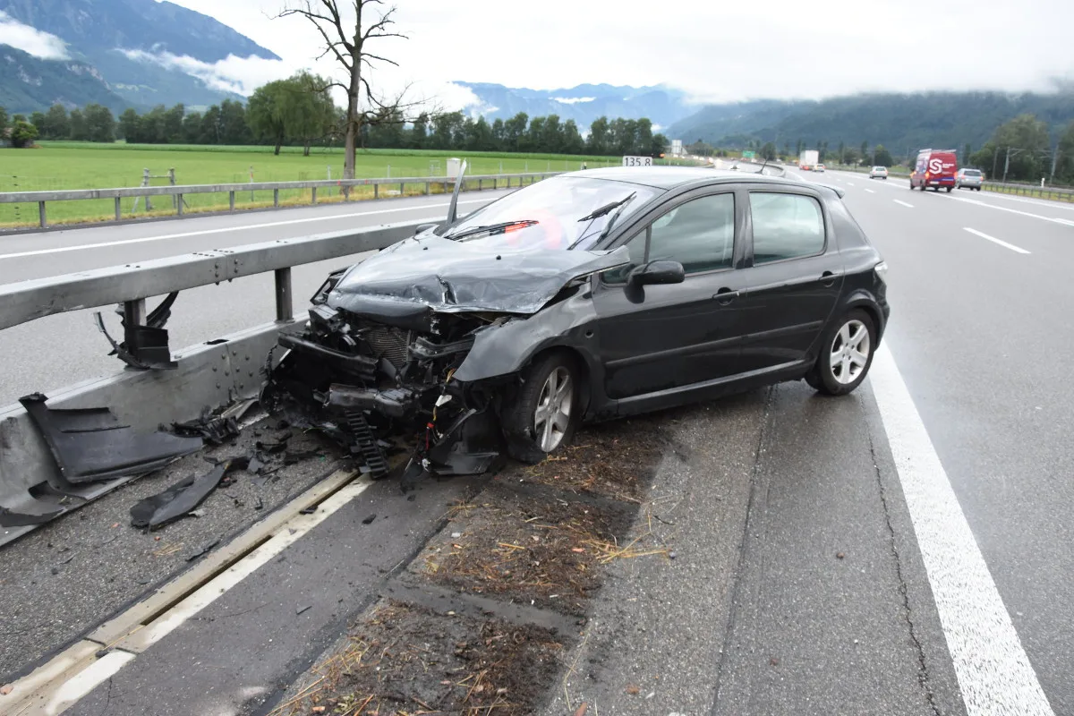 Mels SG - Auffahrunfall zwischen zwei Autos