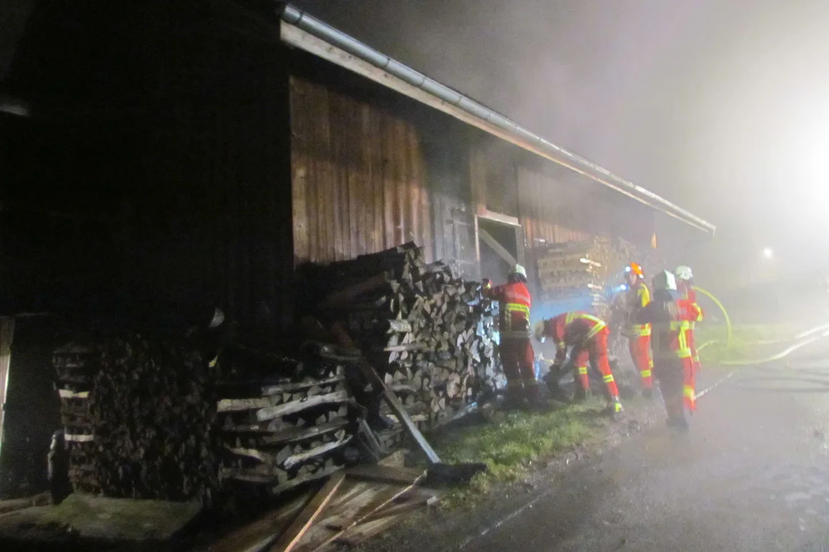 Hermetschwil-Staffeln AG - Kollision mit parkiertem Anhänger